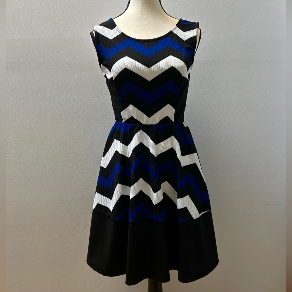 Liberty Love Black White Blue Zig Zag Stretch Sleeveless Dress Size Small